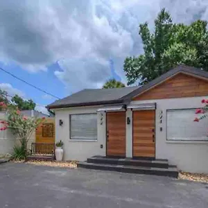 Chic Pad In Center Of Seminole Heights-322 , Tampa United States